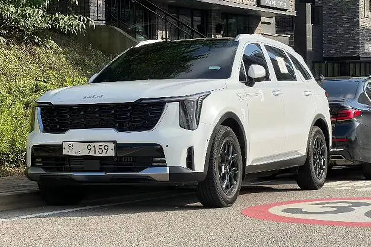 Chi tiet Kia Sorento 2024, dau Hyundai SantaFe