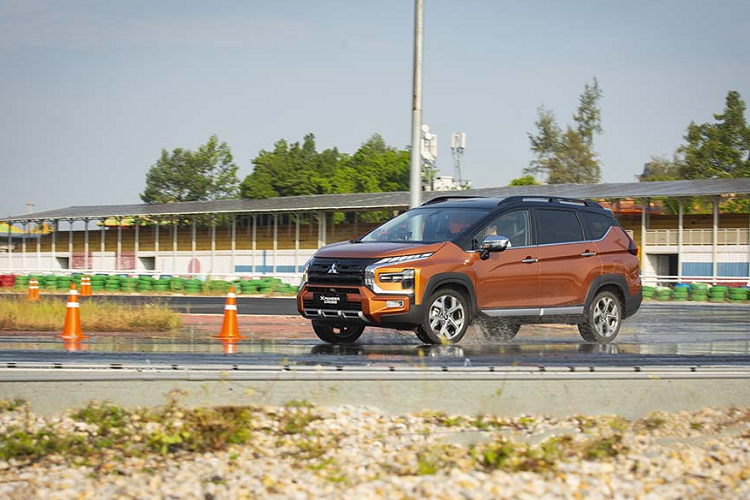 Toyota Vios... lan mat tam trong top 10 oto ban chay nhat thang 7/2023-Hinh-2