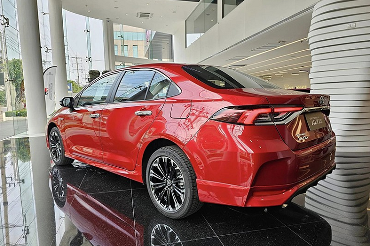 Toyota Corolla Altis 2024 nang cap nhe, tang gia ban-Hinh-7