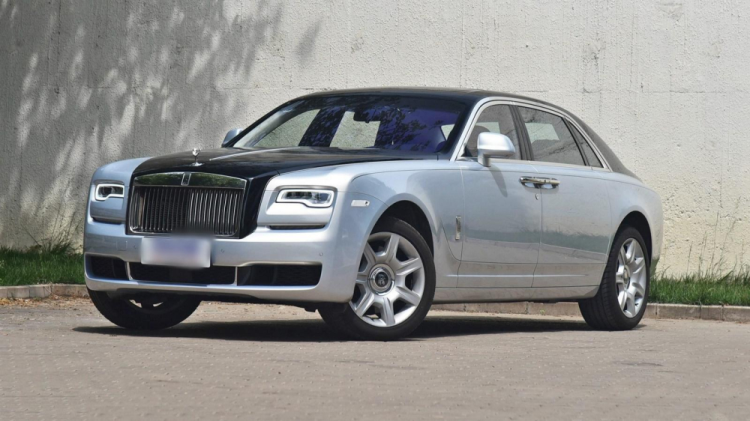 Rolls-Royce trieu hoi dong Ghost vi nguy co tai nan, mat an toan