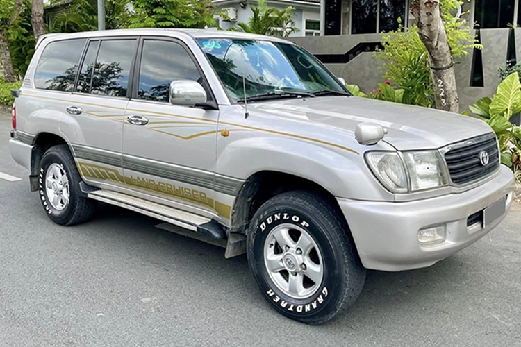 Toyota Land Cruiser 23 nam tuoi gia 235 trieu