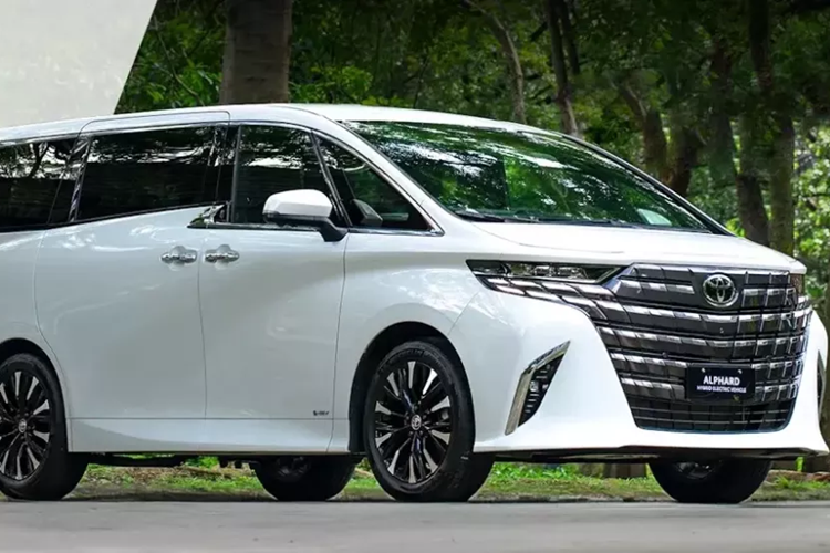 Toyota Alphard 2024 gia khong duoi 4 ty dong