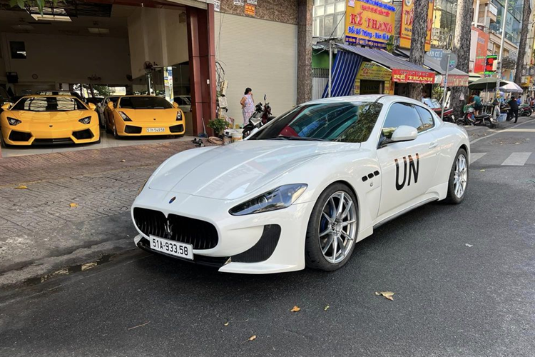 Xem Maserati GranTurismo hon 2,5 ty cua dai gia Trung Nguyen