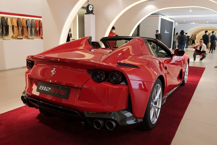 Sieu ngua Ferrari 812 GTS dau tien sap ve Viet Nam-Hinh-9