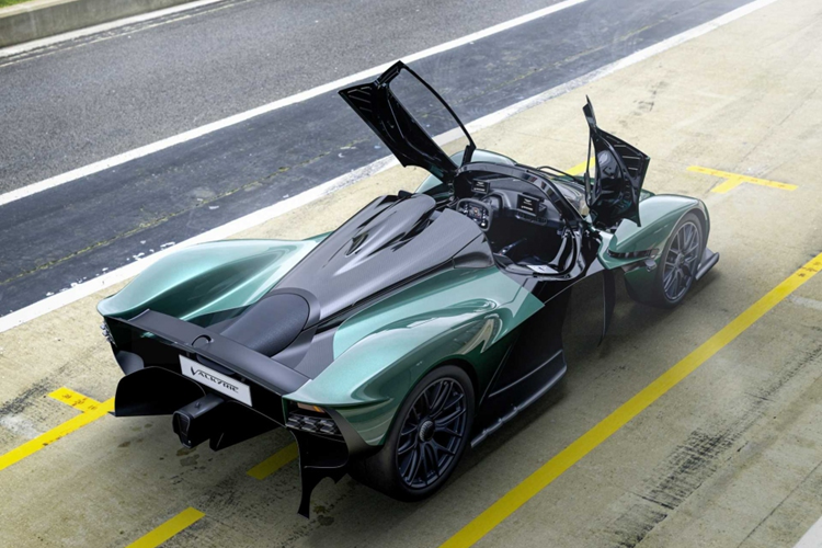 Sieu dai gia chi gan 80 ty dong mua Aston Martin Valkyrie Spider mui tran-Hinh-4