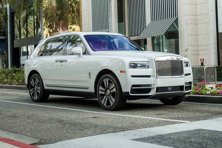 Xem Rolls-Royce Cullinan duoc vi nhu biet thu di dong-Hinh-8