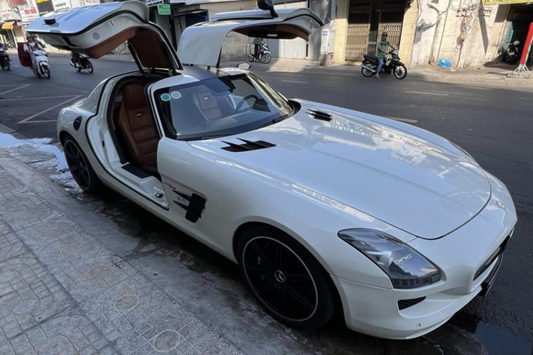 Chiem nguong hang hiem Mercedes-Benz SLS AMG