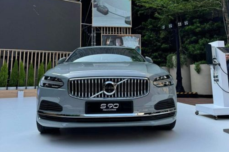 Volvo S90 Recharge Ultimate 2024 chinh thuc ra mat o Viet Nam-Hinh-2