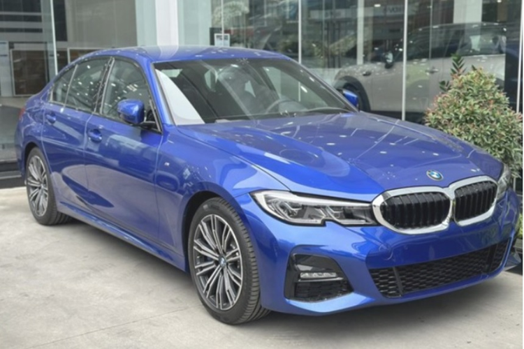 Loat xe sang BMW 3-Series doi cu duoc giam gia sau-Hinh-4