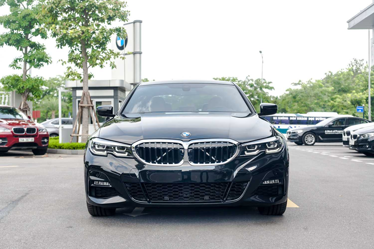 Loat xe sang BMW 3-Series doi cu duoc giam gia sau-Hinh-6