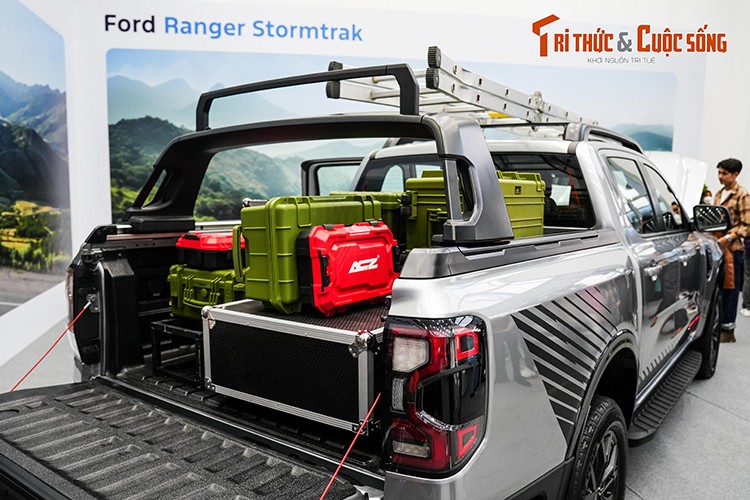 Gia Ford Ranger Stormtrak 2024 moi van lap lo, chua ro rang-Hinh-11