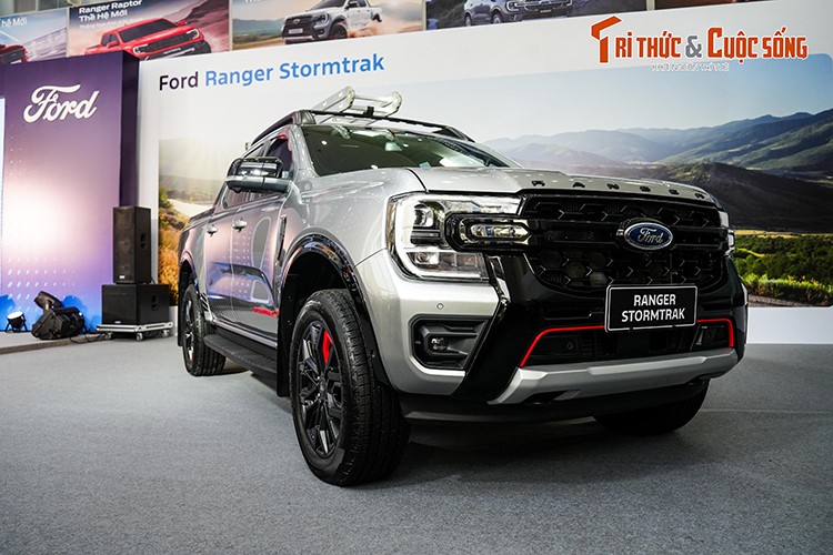 Gia Ford Ranger Stormtrak 2024 moi van lap lo, chua ro rang-Hinh-12