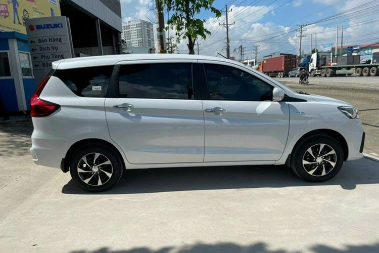 Suzuki Ertiga Hybrid dang duoc hang uu dai le phi truoc ba, lai suat-Hinh-7