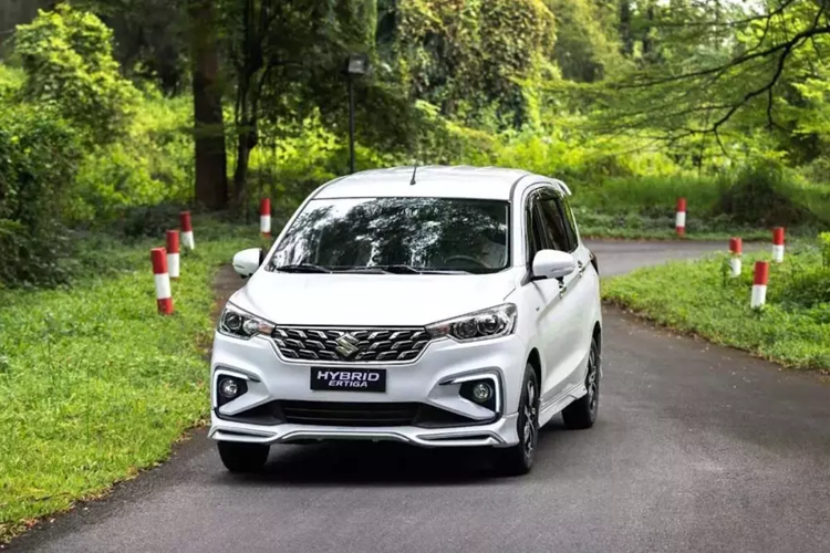 Suzuki Ertiga Hybrid dang duoc hang uu dai le phi truoc ba, lai suat