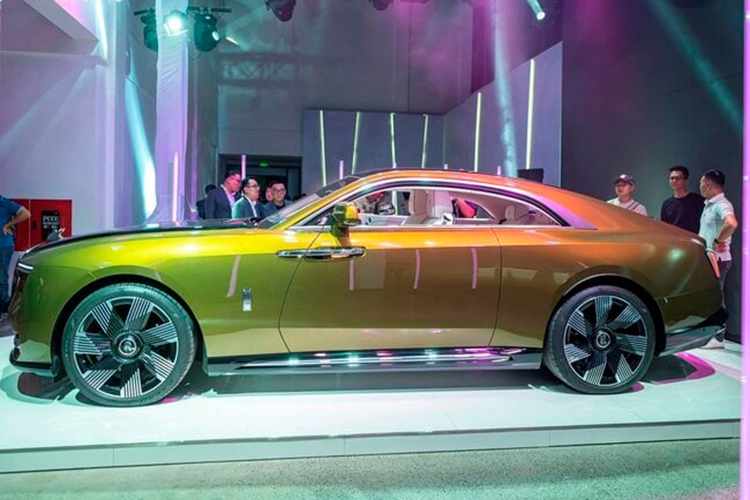 Rolls-Royce Spectre dau tien xuat hien tai Viet Nam-Hinh-4