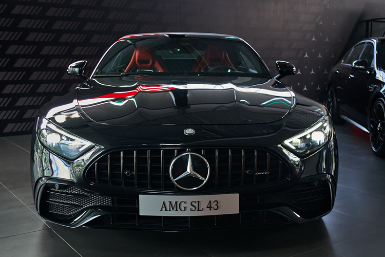 Xem Mercedes-AMG SL 43 hang sang gia 6,9 ty dong-Hinh-3