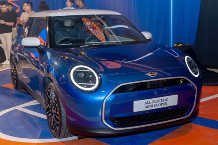 Chi tiet Mini Cooper SE hon 1 ty dong