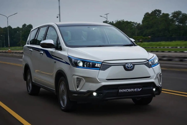 Toyota Innova EV dien gia 1,8 ty co gi hay