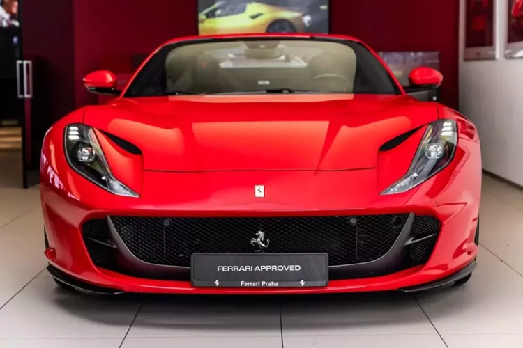 Sieu xe Ferrari 812 GTS thu 3 sap ve Viet Nam-Hinh-2