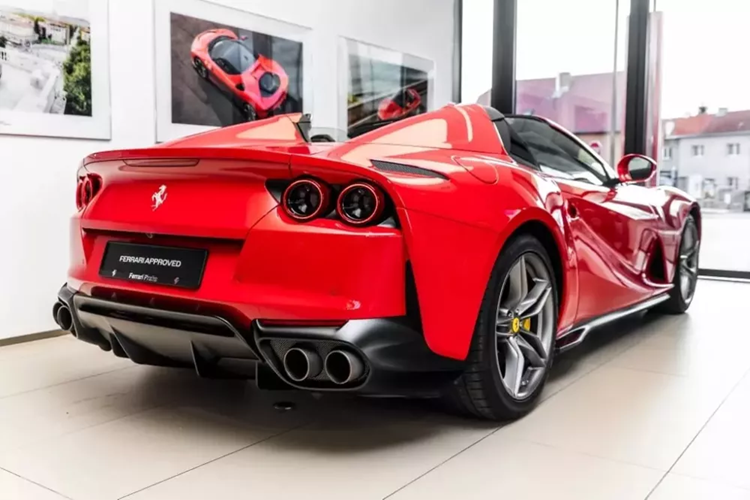 Sieu xe Ferrari 812 GTS thu 3 sap ve Viet Nam-Hinh-8