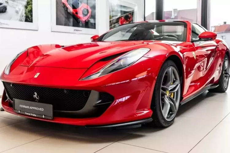 Sieu xe Ferrari 812 GTS thu 3 sap ve Viet Nam