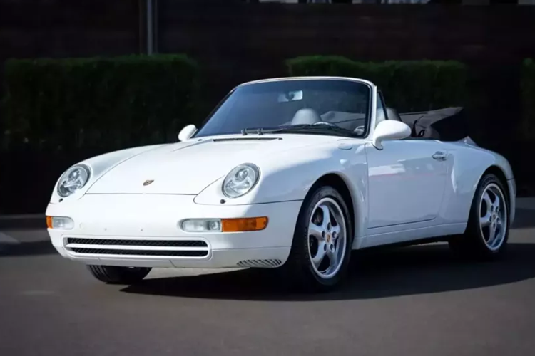 Gan 30 tuoi, Porsche 911 993 chay chi 449 km