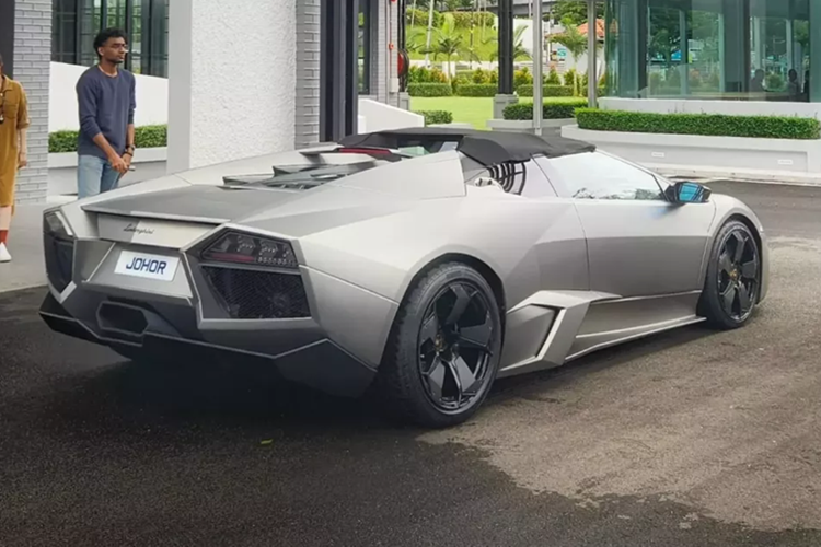 Can canh Lamborghini Reventon Roadster dac biet cua Hoang tu Malaysia-Hinh-3