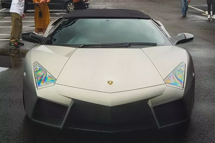 Can canh Lamborghini Reventon Roadster dac biet cua Hoang tu Malaysia