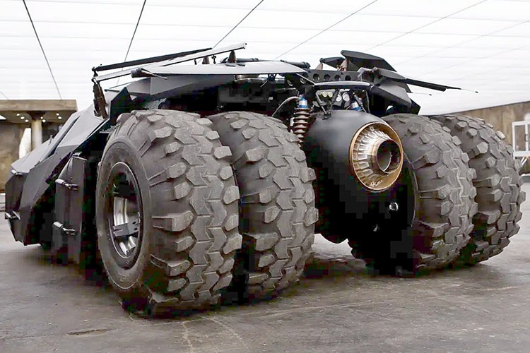 10 chiec Batmobile Tumbler gia ban ra tu hon 71 ty dong-Hinh-3