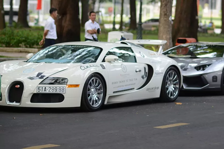 Ky niem 13 nam sieu pham Bugatti Veyron gan 50 ty co mat tai Viet Nam