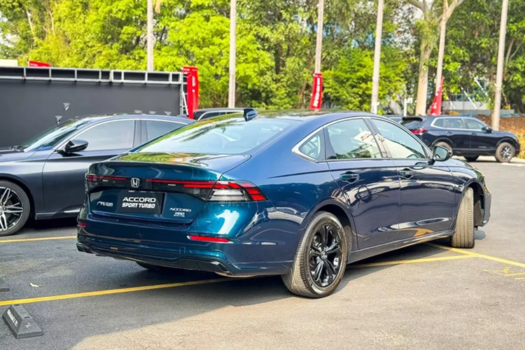 Honda trinh lang sedan Accord 2025 phien ban may xang-Hinh-8