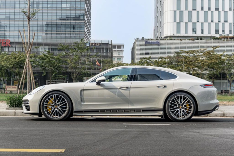 Porsche Panamera Turbo S 'tinh cu' cua dai gia Vu con hon 9 ty dong-Hinh-3