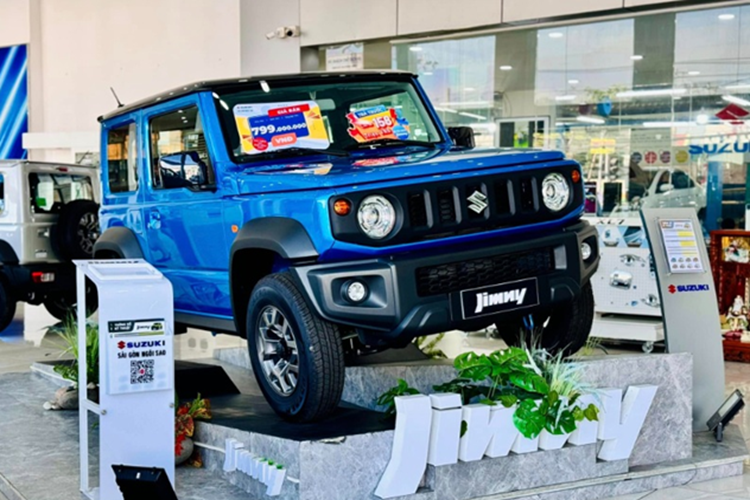 Suzuki Jimny bat ngo giam 100 trieu dong tai Viet Nam