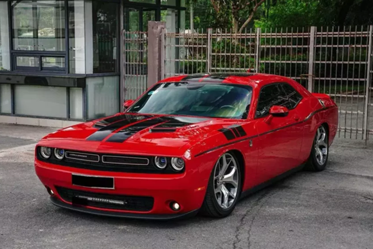 Hang hiem Dodge Challenger SXT rao ban hon 2 ty