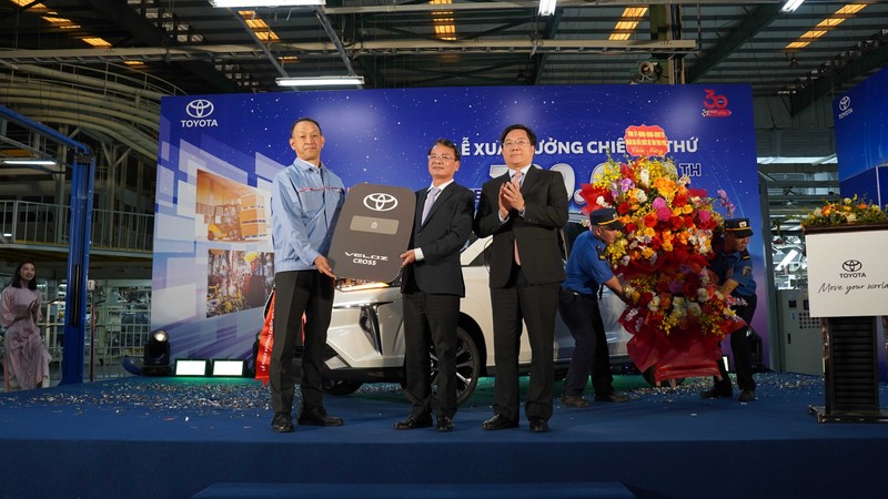 700.000 chiec oto xuat xuong, Toyota Viet Nam can moc an tuong-Hinh-2