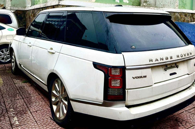 Chuan bi duoc dau gia lo xe Range Rover va Lexus sung cong quy-Hinh-2