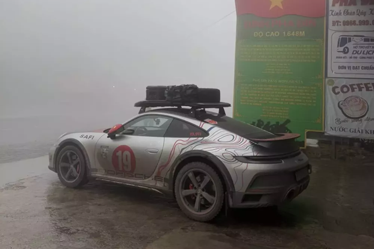 Doanh nhan Hai Phong dung Porsche 911 Dakar 'phuot xuyen luc dia' lan 3-Hinh-3