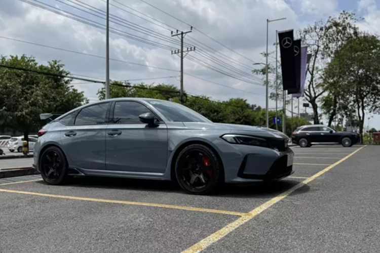 Honda Civic Type R va Mercedes-AMG G63 