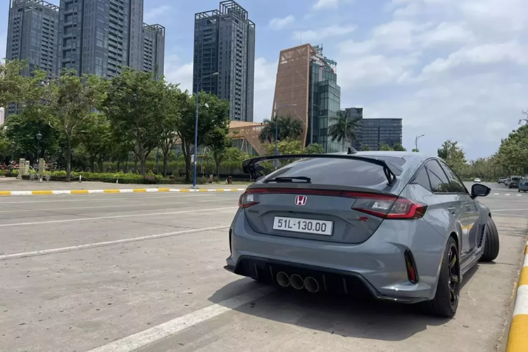 Honda Civic Type R va Mercedes-AMG G63 