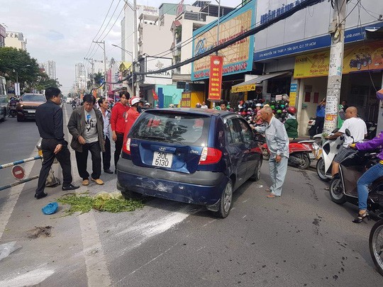 Doc gi hom nay 4/1: Muon o to con trai lai thu, ong bo gay tai nan lien hoan