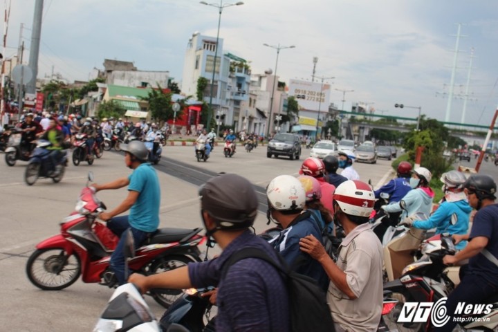 Nhung tuyen duong dep nhat Sai Gon dang bi xau di vi nhung hinh anh nay-Hinh-2