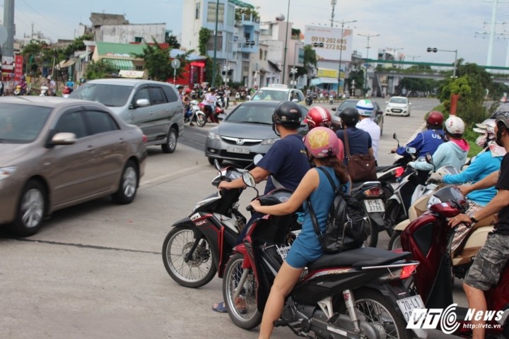 Nhung tuyen duong dep nhat Sai Gon dang bi xau di vi nhung hinh anh nay-Hinh-3