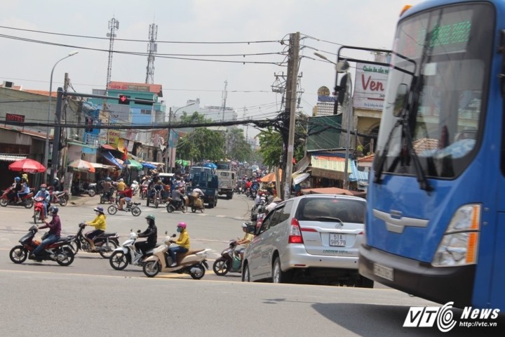 Nhung tuyen duong dep nhat Sai Gon dang bi xau di vi nhung hinh anh nay-Hinh-6