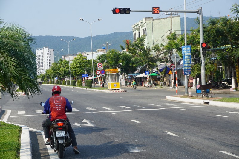 Doan xe Tap doan ca phe Trung Nguyen noi duoi nhau vuot den do-Hinh-2