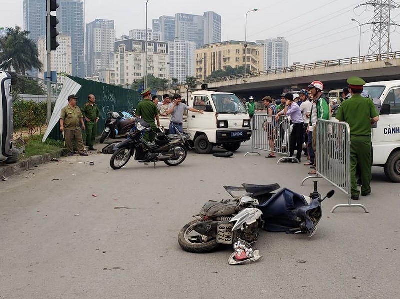 Ha Noi: Danh tinh nu tai xe lai 