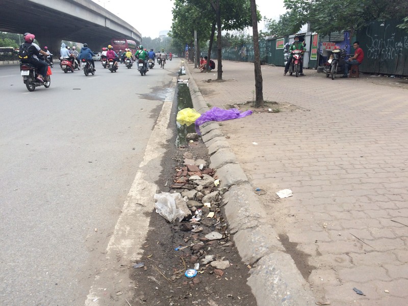 Ha Noi ngap rac chang khac gi duong lang-Hinh-2