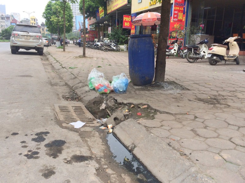 Ha Noi ngap rac chang khac gi duong lang-Hinh-8