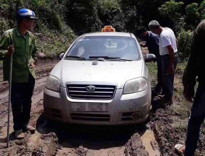 3 nguoi nuoc ngoai nghi giet tai xe o Son La cuop taxi