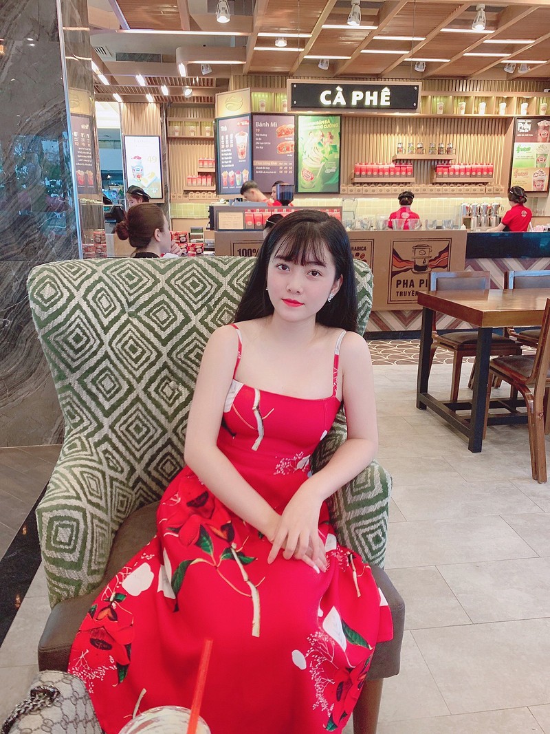 Nhan sac hotgirl moi gioi mai dam khong thua dien vien hoa hau-Hinh-3