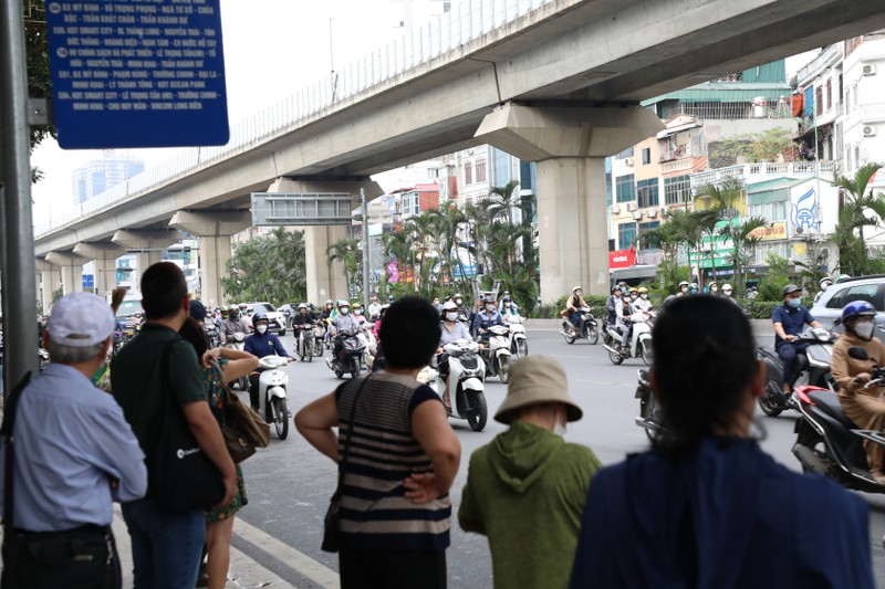 Duong Nguyen Trai o Ha Noi van hon loan sau gan 4 thang phan lan-Hinh-8